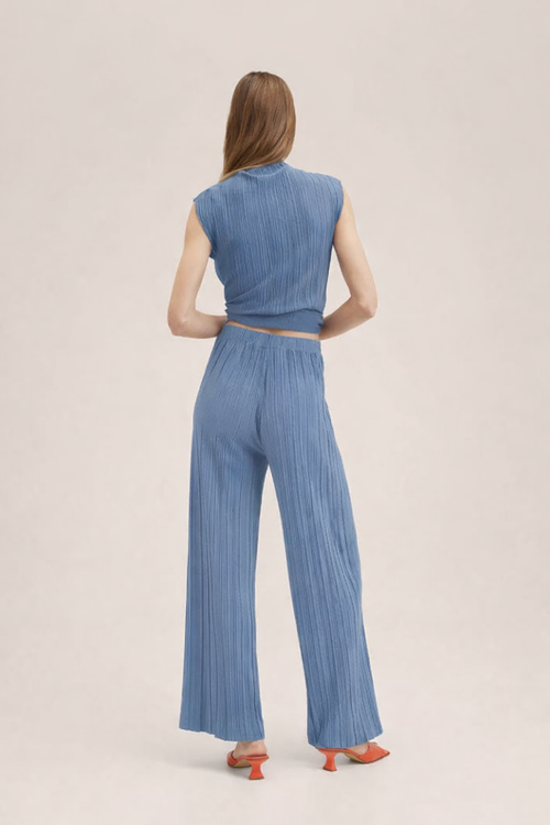 Sleeveless Pleated Casual Suit–Women’s Casual Suit